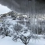 Alte Post Mit Geschichte Und Restaurant Tavanasa