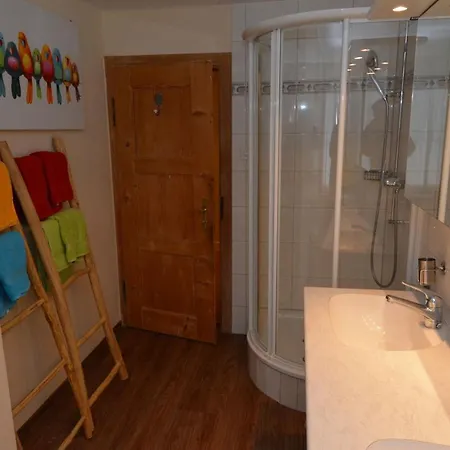 Alte Post Mit Geschichte Und Restaurant Lägenhet Tavanasa