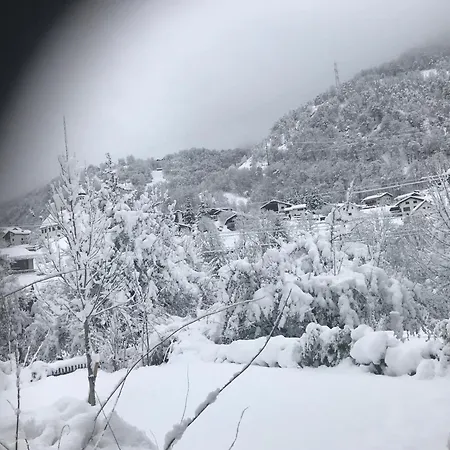 Apartment Alte Post Mit Geschichte Und Restaurant Tavanasa