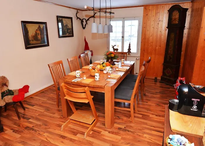 Alte Post Mit Geschichte Und Restaurant Tavanasa