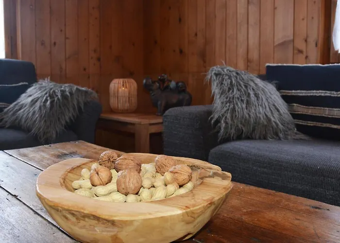 Alte Post Mit Geschichte Und Restaurant Tavanasa