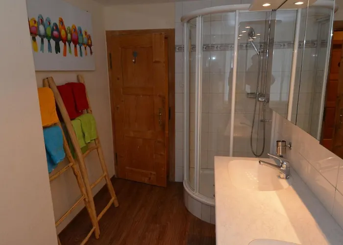 Alte Post Mit Geschichte Und Restaurant Apartment Tavanasa