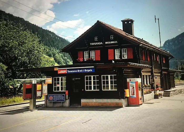 Alte Post Mit Geschichte Und Restaurant Tavanasa