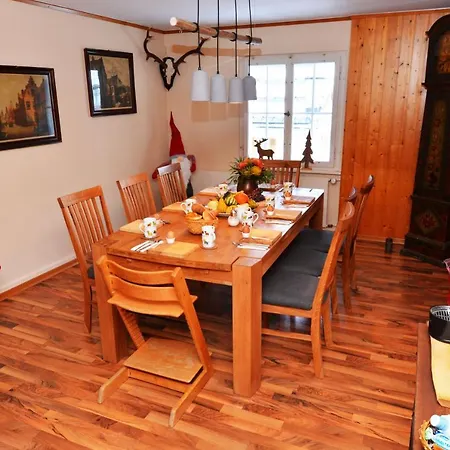 Alte Post Mit Geschichte Und Restaurant Tavanasa