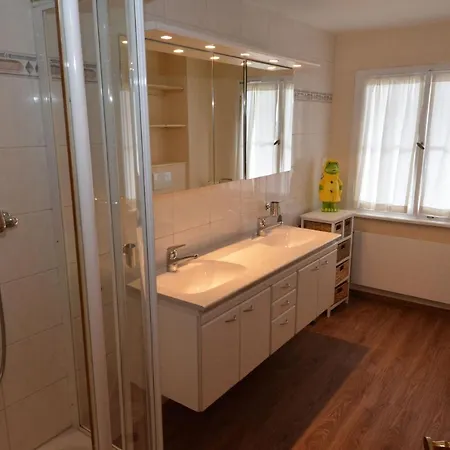 Alte Post Mit Geschichte Und Restaurant Tavanasa