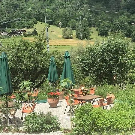 Alte Post Mit Geschichte Und Restaurant * Tavanasa