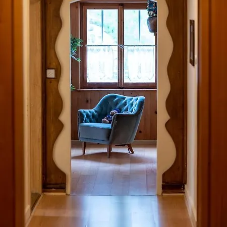 Alte Post Mit Geschichte Und Restaurant Tavanasa