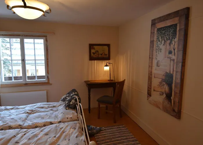 Alte Post Mit Geschichte Und Restaurant Appartement Tavanasa