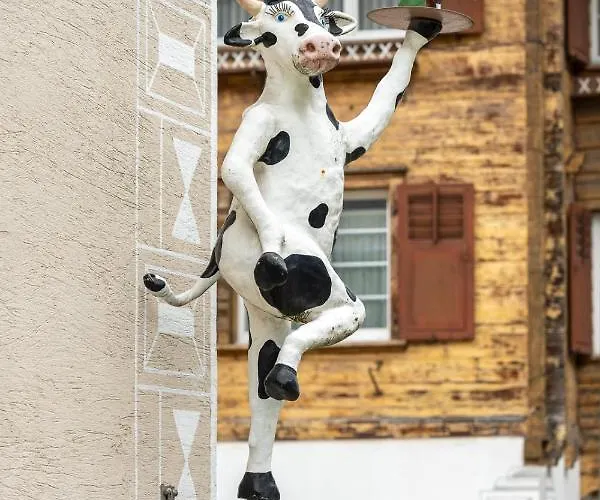 Alte Post Mit Geschichte Und Restaurant Appartement Tavanasa