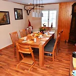 Alte Post Mit Geschichte Und Restaurant Tavanasa
