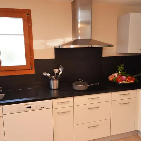 Alte Post Mit Geschichte Und Restaurant * Tavanasa