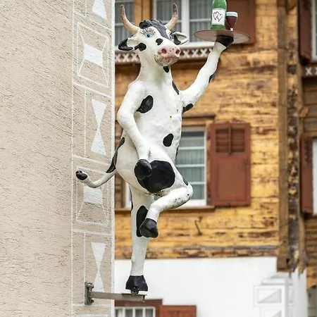 Alte Post Mit Geschichte Und Restaurant Appartement Tavanasa