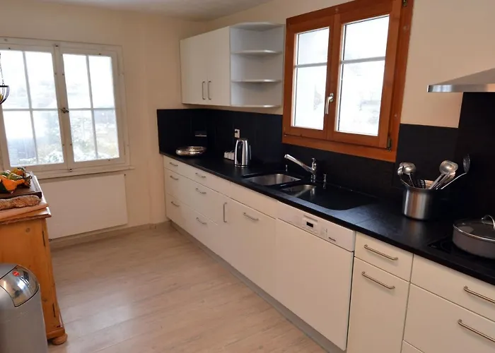 Apartamento Alte Post Mit Geschichte Und Restaurant Tavanasa