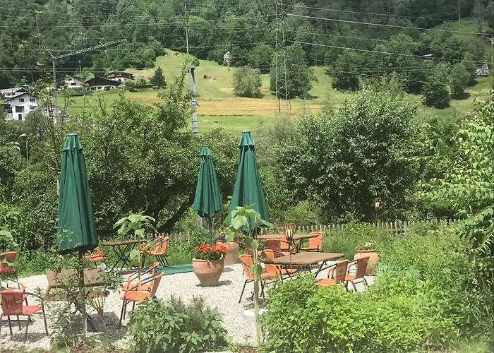 Alte Post Mit Geschichte Und Restaurant * Tavanasa